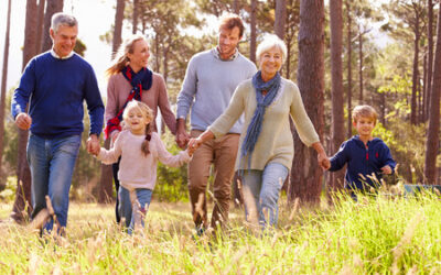 El verano con la familia política: Los cinco errores que convierten las vacaciones en una prueba de resistencia